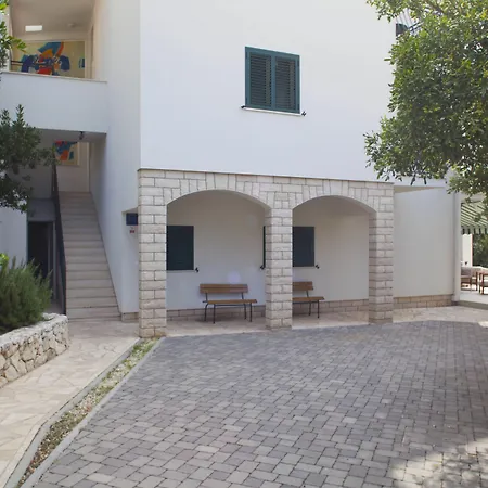 Aurelia Apartman *