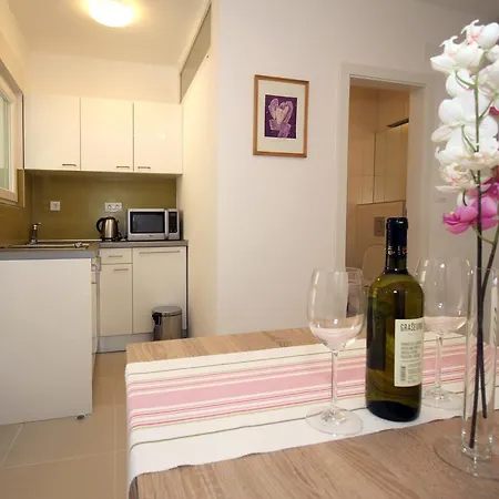 Aurelia Apartman *